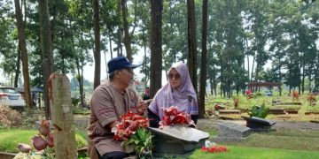 Ziarah Kubur di Hari Raya