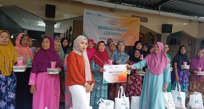 BSI Maslahat Salurkan Zakat Fitrah dan Paket Lebaran 1444 H untuk Dhuafa