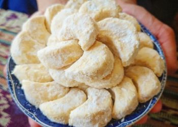 Sajian Lebaran Cashew Snowball Cookies ala Bunda Icha Savitry