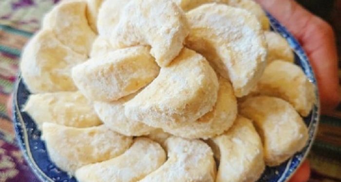 Sajian Lebaran Cashew Snowball Cookies ala Bunda Icha Savitry