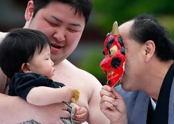Festival Crying Baby Sumo di Jepang, Bayi yang Pertama Menangis Jadi Pemenang