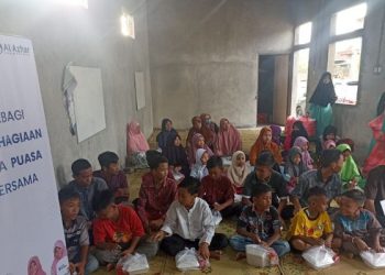 Ajak Rasakan Kebahagiaan Ramadan, LAZ Al Azhar Jateng Bagikan Ribuan Paket Takjil dan Buka Puasa Bersama