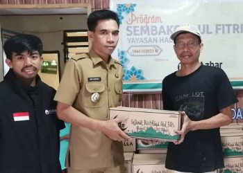 LAZ Al Azhar Sulsel dan LAZNAS YHK Bagikan Paket Sembako hingga Pelosok Takalar