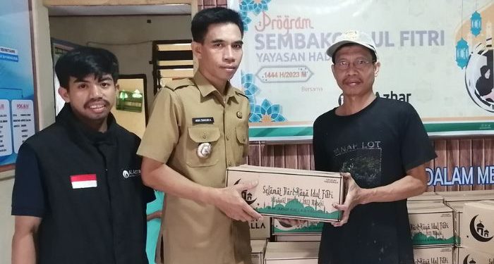 LAZ Al Azhar Sulsel dan LAZNAS YHK Bagikan Paket Sembako hingga Pelosok Takalar