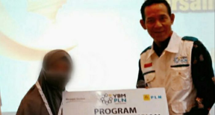 YBM PLN Gandeng Muslimah Wahdah Salurkan Paket Sembako untuk Dhuafa
