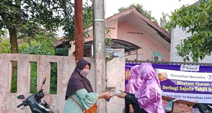 Salimah Bojonggede Bagikan 2.857 Paket Takjil Sehat dan Halal