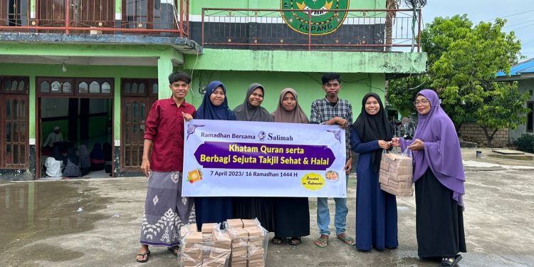 Salimah Kota Kupang Berbagi Takjil Sehat dan Halal