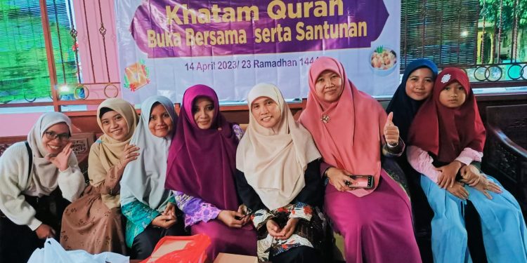 Salimah Blitar Gelar Khataman Qur’an dan Berbagi Takjil