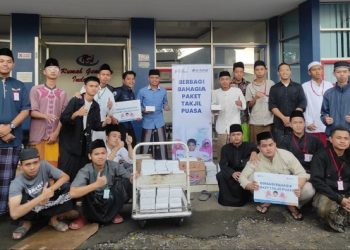 Kejar Keberkahan Ramadan, LAZ Al Azhar Bagikan Ribuan Paket Takjil Bahagia