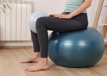 Lancarkan Persalinan, Berikut Manfaat Olahraga Birthing Ball untuk Ibu Hamil