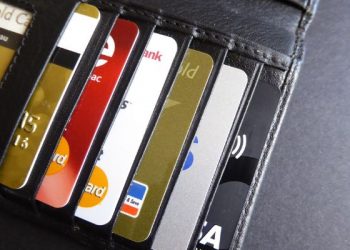 Hukum menggunakan kartu kredit