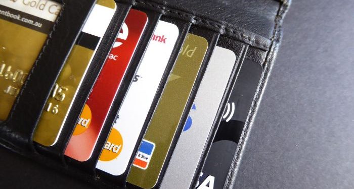 Hukum menggunakan kartu kredit