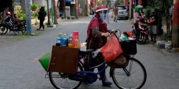 Terharu dengan Perjuangan Ibu Penjual Jamu