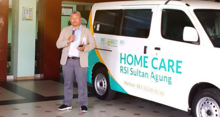 BSI dan BSI Maslahat Serahkan Mobil Home Care Kepada RS Unissula Semarang