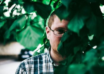 Memiliki amalan shalih yang disembunyikan