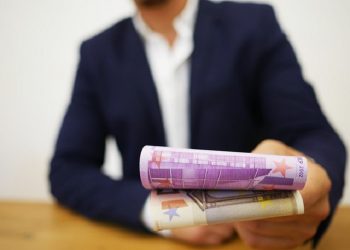 Ketika Berhutang Harus Disertai Dengan Barang Jaminan (Gadai)