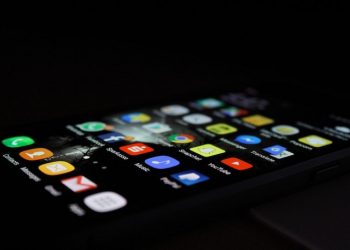 Mengkondisikan Keluarga dalam Menggunakan Media Sosial