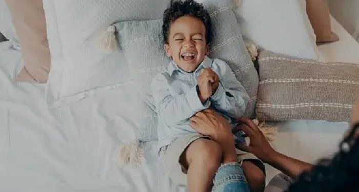 4 Alasan Menggelitik Anak Bisa Berbahaya