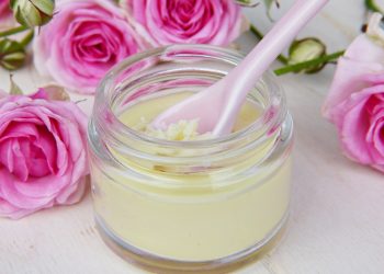 Eksfoliator Bisa Mengandung Bahan Haram Juga, Yuk Kenali Titik Kritisnya