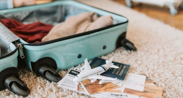 Menilik Isi Koper Jemaah Haji Indonesia yang Unik