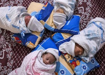 Seorang Wanita Palestina Melahirkan Bayi Kembar 4 Melalui Sperma Selundupan Suaminya