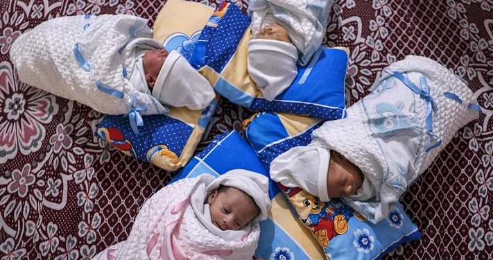 Seorang Wanita Palestina Melahirkan Bayi Kembar 4 Melalui Sperma Selundupan Suaminya