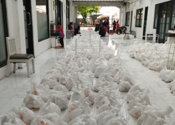 Idul Adha 1444 H, Jakarta Islamic School Bagikan Ribuan Paket Daging Kurban kepada Masyarakat