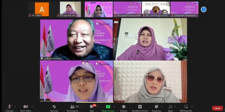 Puncak Peringatan Hari Lansia, Salimah Luncurkan Buku Panduan Sekolah Lansia