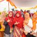 Anis Byarwati Sapa Pelaku UMKM AB Community dalam Kegiatan Pasar Sembako Murah