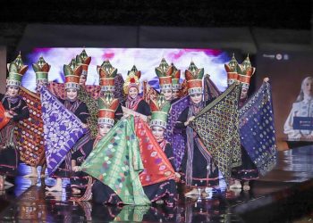 Keragaman Gaya Busana Muslim dengan Wastra Indonesia di Panggung Lombok International Modest Fashion Festival (LIMOFF) 2023