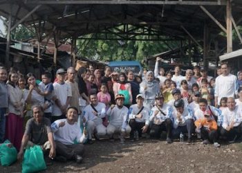 LAZ Al Azhar Adakan Gowes Bareng sambil Berbagi ke Kampung Pemulung