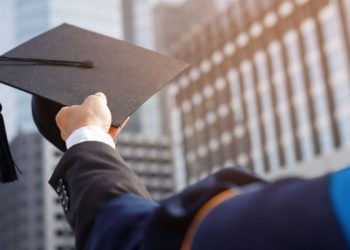 Istilah wisuda hanya untuk lulusan kuliah