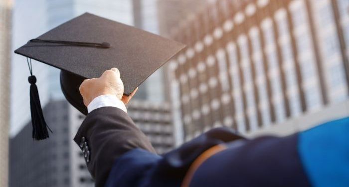 Istilah wisuda hanya untuk lulusan kuliah