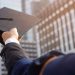 Istilah wisuda hanya untuk lulusan kuliah