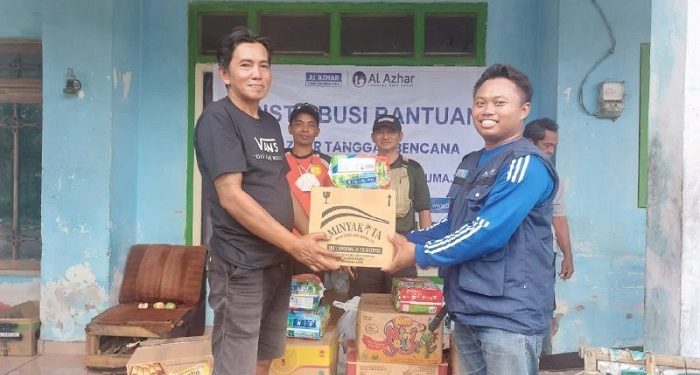 Tim Al Azhar Tanggap Bencana Sigap Bantu Warga Terdampak Banjir Lahar Dingin di Lumajang