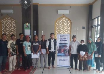 LAZ Al Azhar Salurkan Bantuan Modal Usaha untuk Keluarga Duafa di Tangerang Selatan