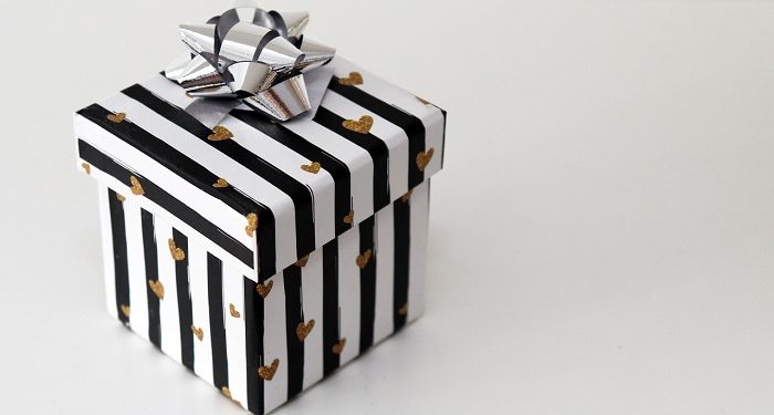 Memberikan Hadiah Sesuai Kemampuan kepada Calon Pasangan