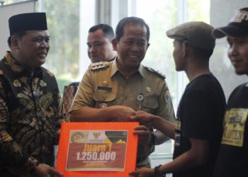 Walikota Jakarta Utara Berikan Hadiah kepada Pemenang Lomba Kaligrafi the Power of Ka'bah