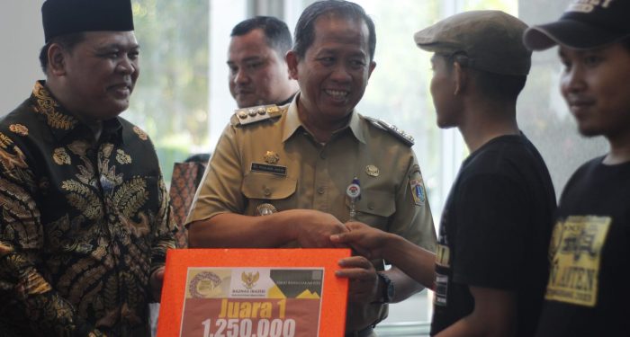 Walikota Jakarta Utara Berikan Hadiah kepada Pemenang Lomba Kaligrafi the Power of Ka'bah