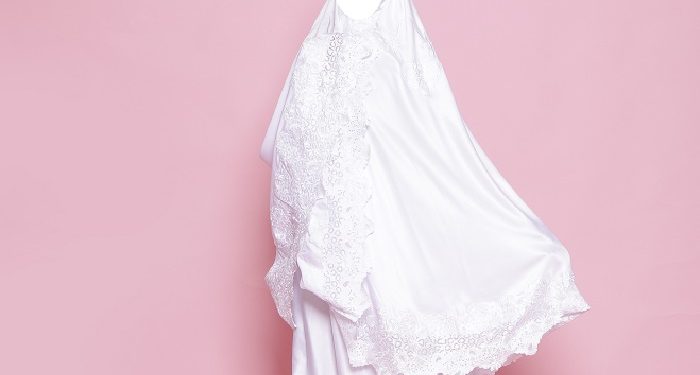 Pakai Mukena Tipis untuk Shalat, Sahkah?