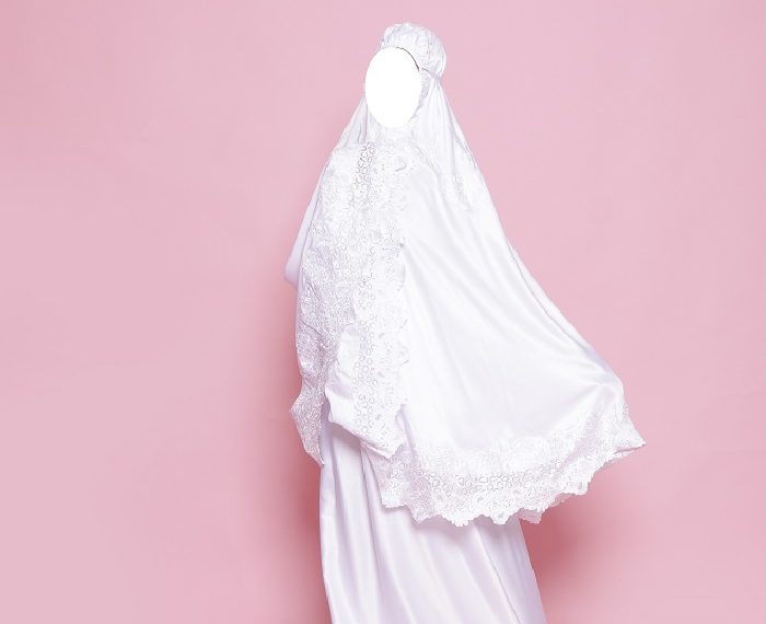 Pakai Mukena Tipis untuk Shalat, Sahkah?