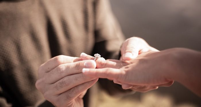 Memahami Larangan Tidak Meminang Wanita yang Sudah Dilamar