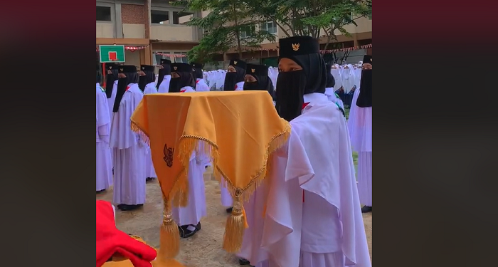 Tim Paskibra Bercadar di Pesantren Tasikmalaya Gelar Upacara Kemerdekaan Tuai Pujian Warganet