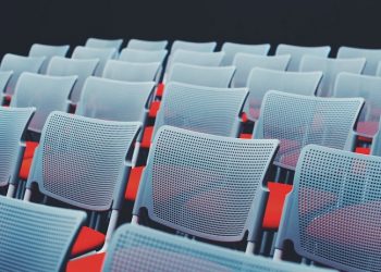 Berikan Tempat Duduk untuk Orang Lain