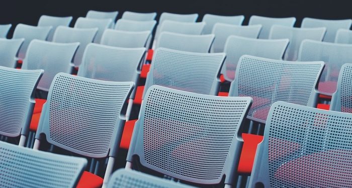 Berikan Tempat Duduk untuk Orang Lain