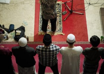 Mengulang Bacaan Surah yang Sama di dalam Satu Raka'at