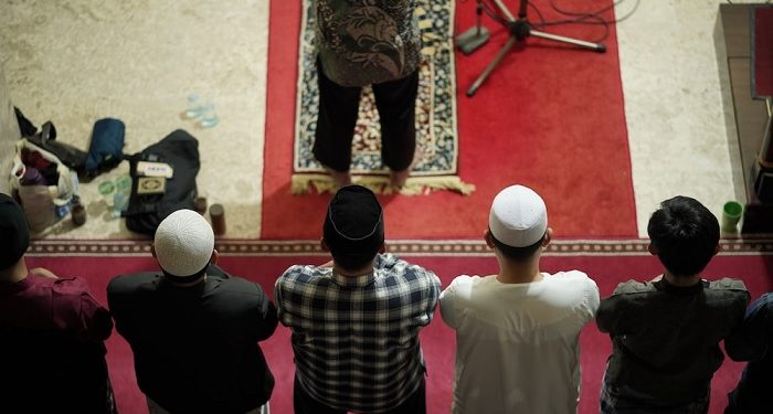 Mengulang Bacaan Surah yang Sama di dalam Satu Raka'at