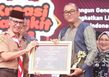 Berkontribusi Aktif Ajak Pelajar Menabung, BCA Syariah Raih Penghargaan dari OJK