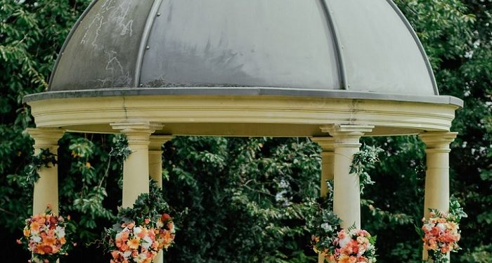 Menghormati Adat Pernikahan yang Sesuai dengan Syariat