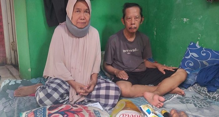 LAZ Al Azhar Kirimkan Bantuan untuk Lansia Pejuang Penyakit Parkinson dan Cedera Leher